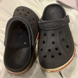 Crocs boys navy blue with red and white stripe Clog Kids Boys Size C 13